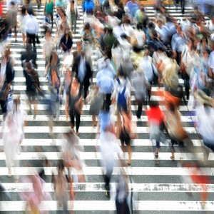 pedestrians-400811_1920.jpg