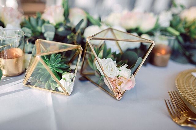 The perfect modern detail to add to your tablescape d&eacute;cor. Tag a modern couple. | Planning: @frankly.weddings | Photography: @katiemcgihon | #WisteriaLaneFlowers
.
.
.
.
. 
#florist #weddingflorist #losangelesflorist #wedding #flowers #flowers