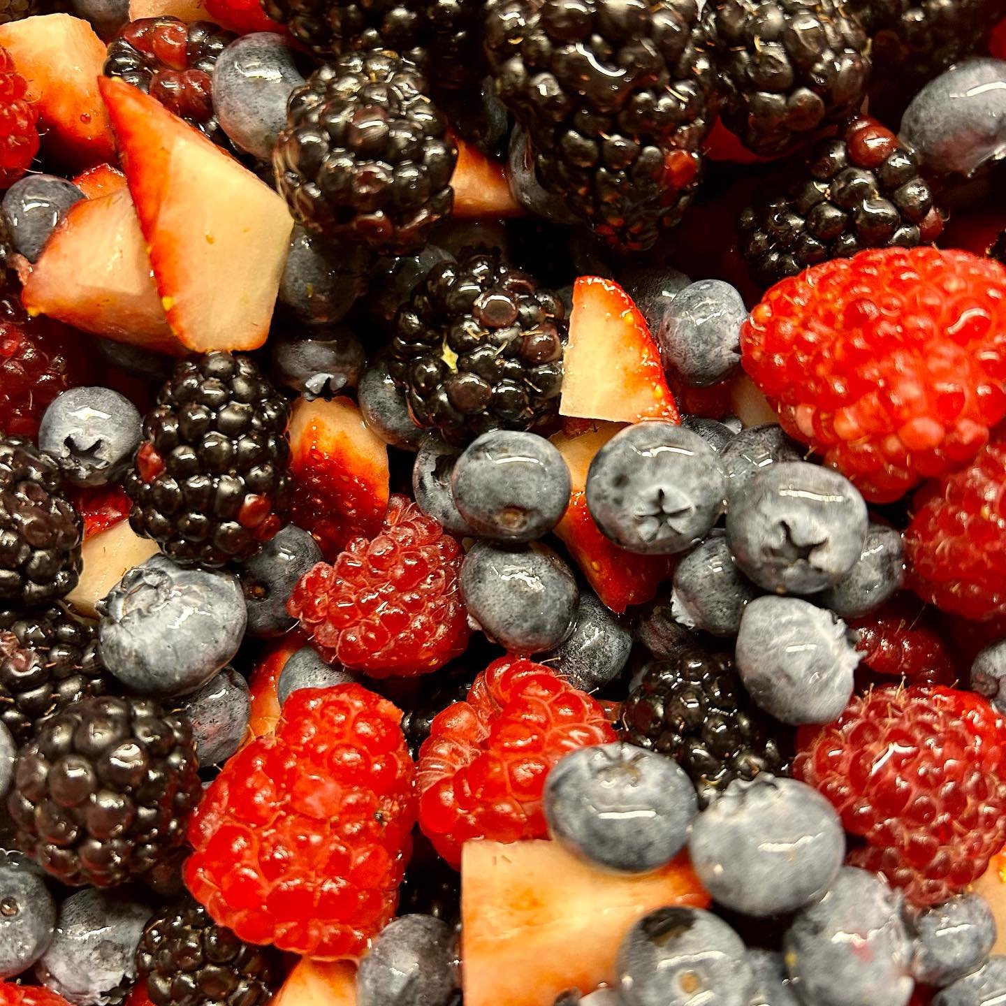 Sunday morning&hellip;. #freshfruit #breakfast #bedandbreakfast #madewithlove #freshberries #notsosimplesyrup #napavalley #winecountry #visitcalistoga