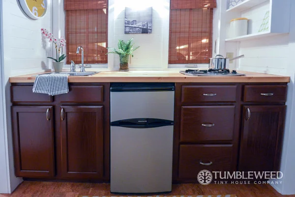 Example of a under-the-counter fridge/freezer combo.
