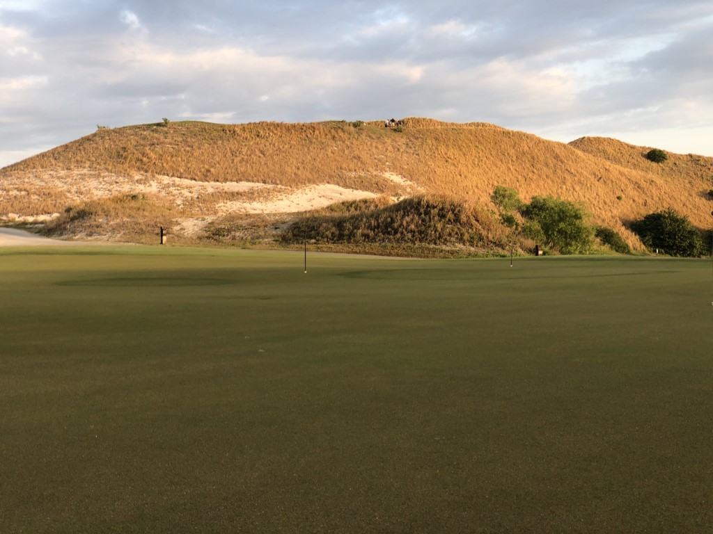  The walk up from the putting green to the 1st requires a 5 minute allowance! 