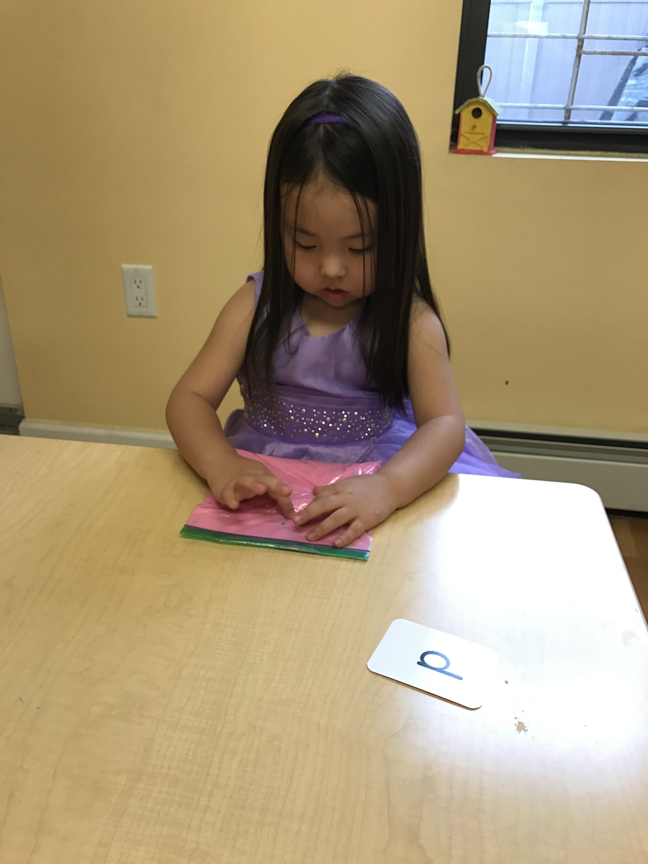  "Frosting" sensory letters
