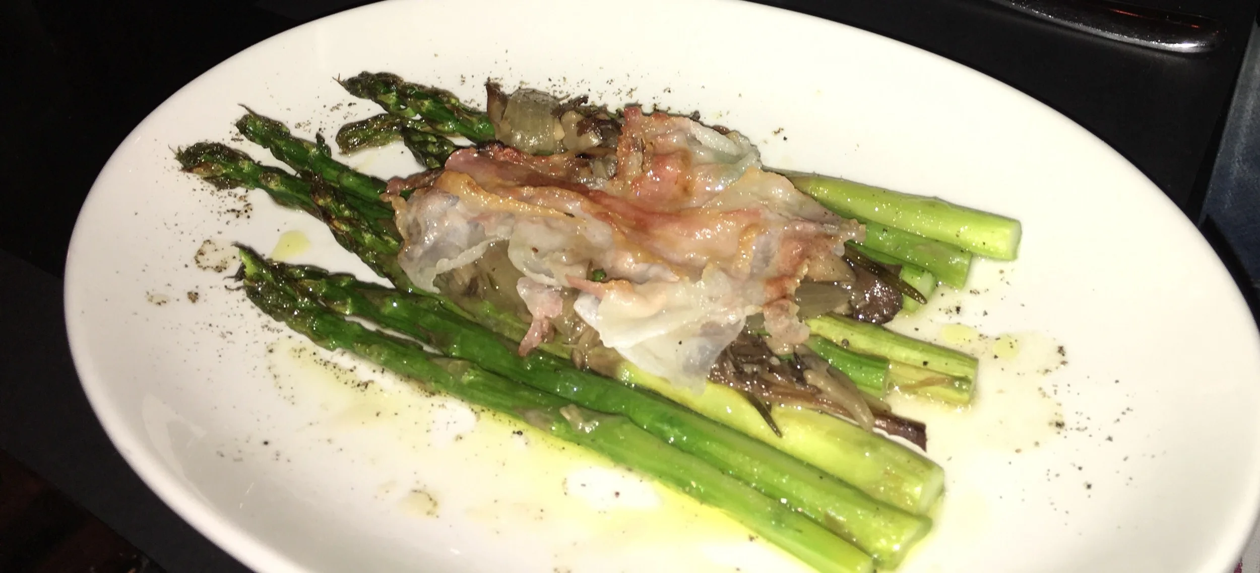 Asparagus with pancetta and mushrooms