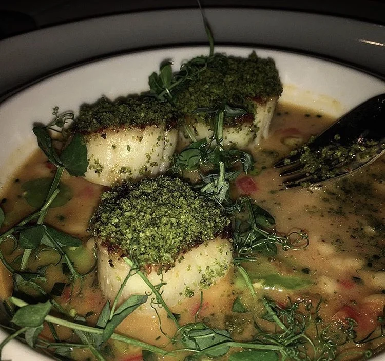 Scallops with herb crumble, tomato confit and summer vegetables, Gabriel Kreuther