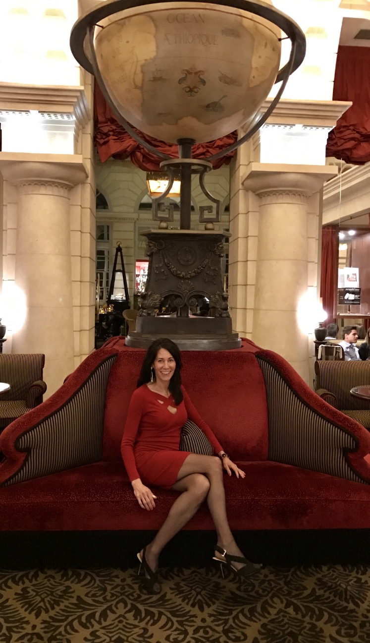 This blogger is happy after her first of many delicious meals in Bordeaux!