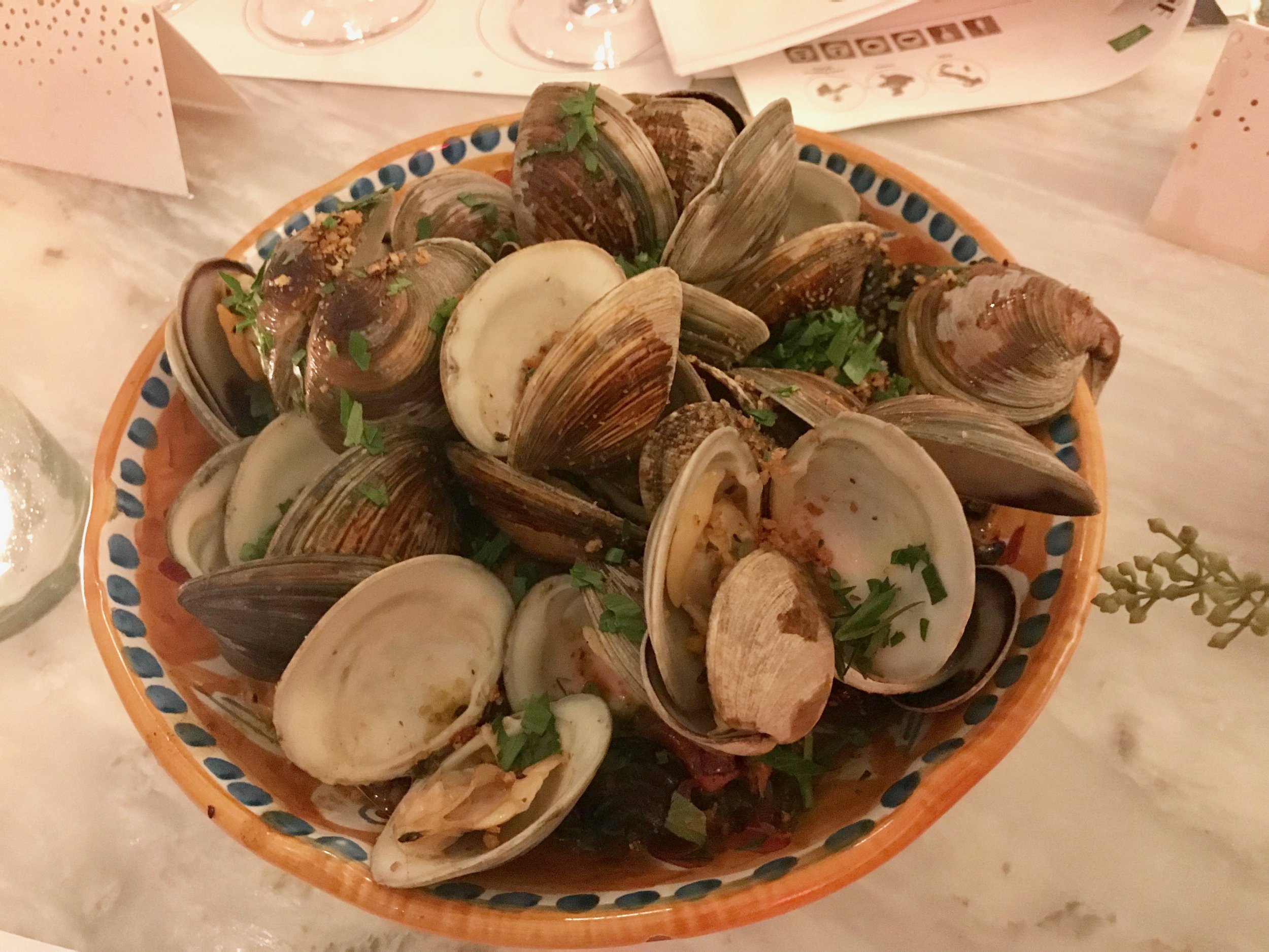 Clams served in pretty plates from the Amalfi Coast at Leuca.