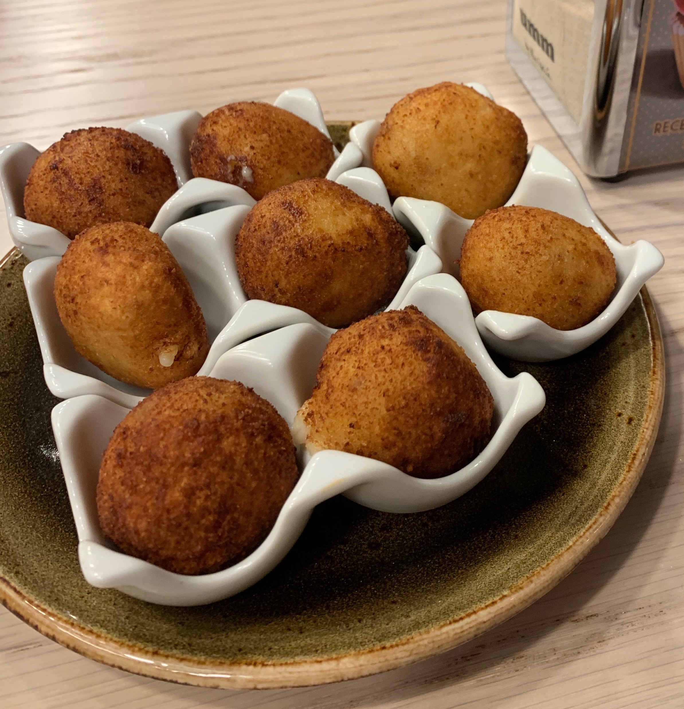 Delicious croquetas, filled with a creamy béchamel sauce and other ingredients, can be found everywhere.