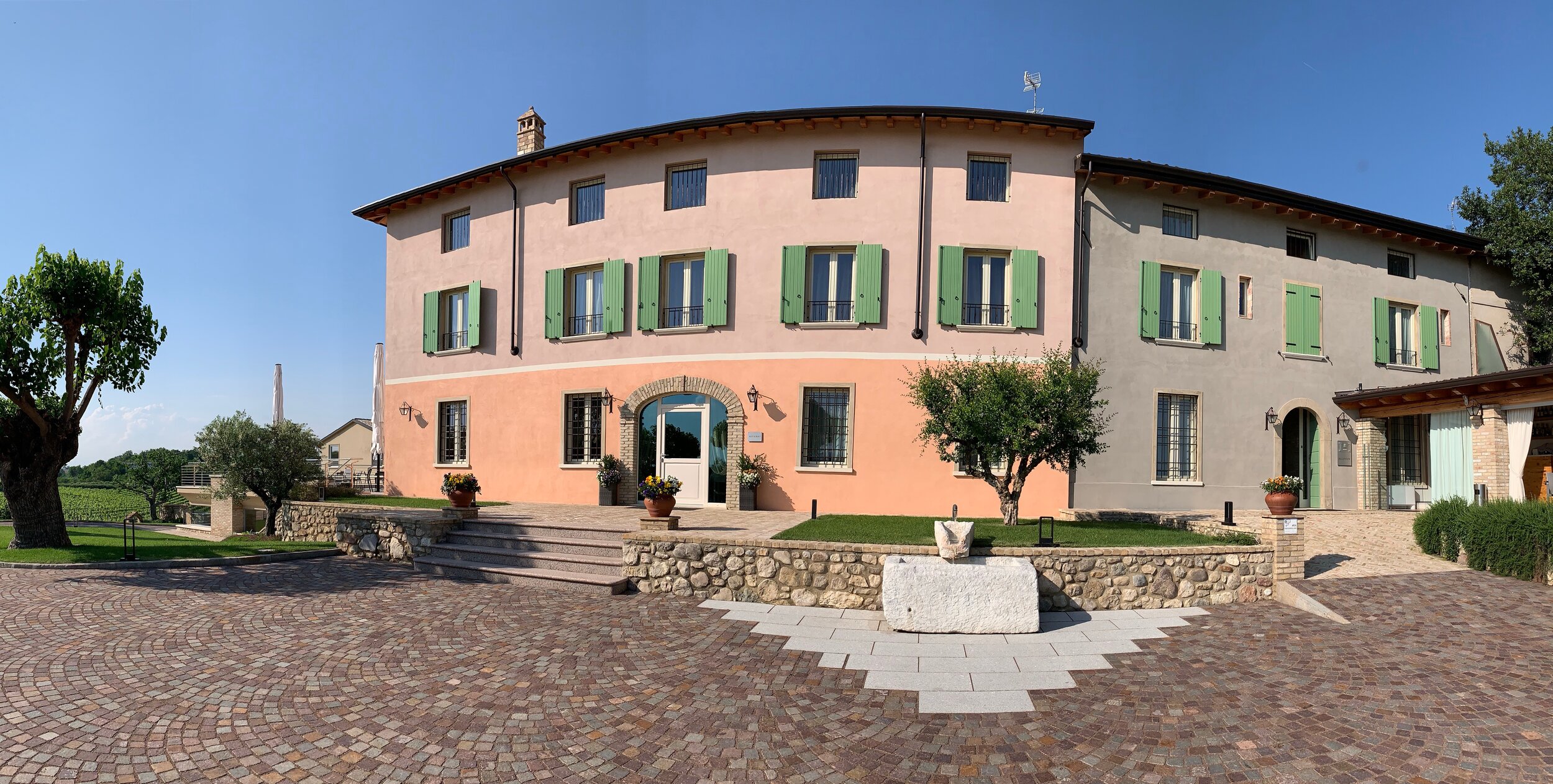 Ricchi Winery offers visitors deluxe accomodations, a restaurant and spa in a gorgeous setting.
