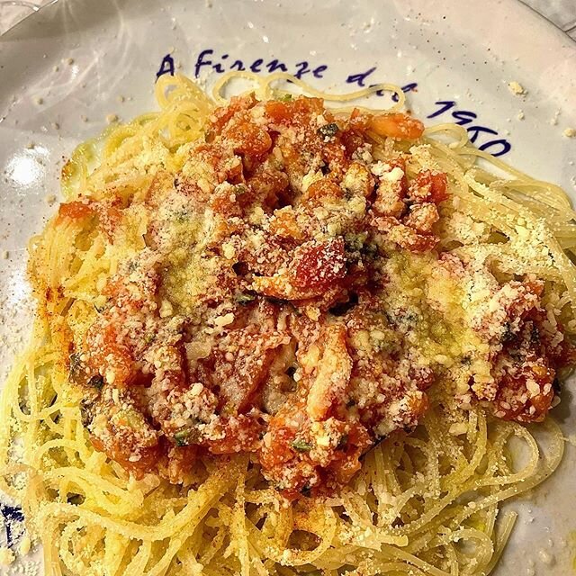 Swipe ➡️for more deliciousness!#spaghettini #pomodorofresca🍅. Fabulous first night in #Firenze with #greatfood #greatwine #greatpeople. 🍝🍷 .
.
.
.
.
#winesofinstagram #winepairing #instawine #winestagram #vin #drinks #winelife #foodandwine #ilovem