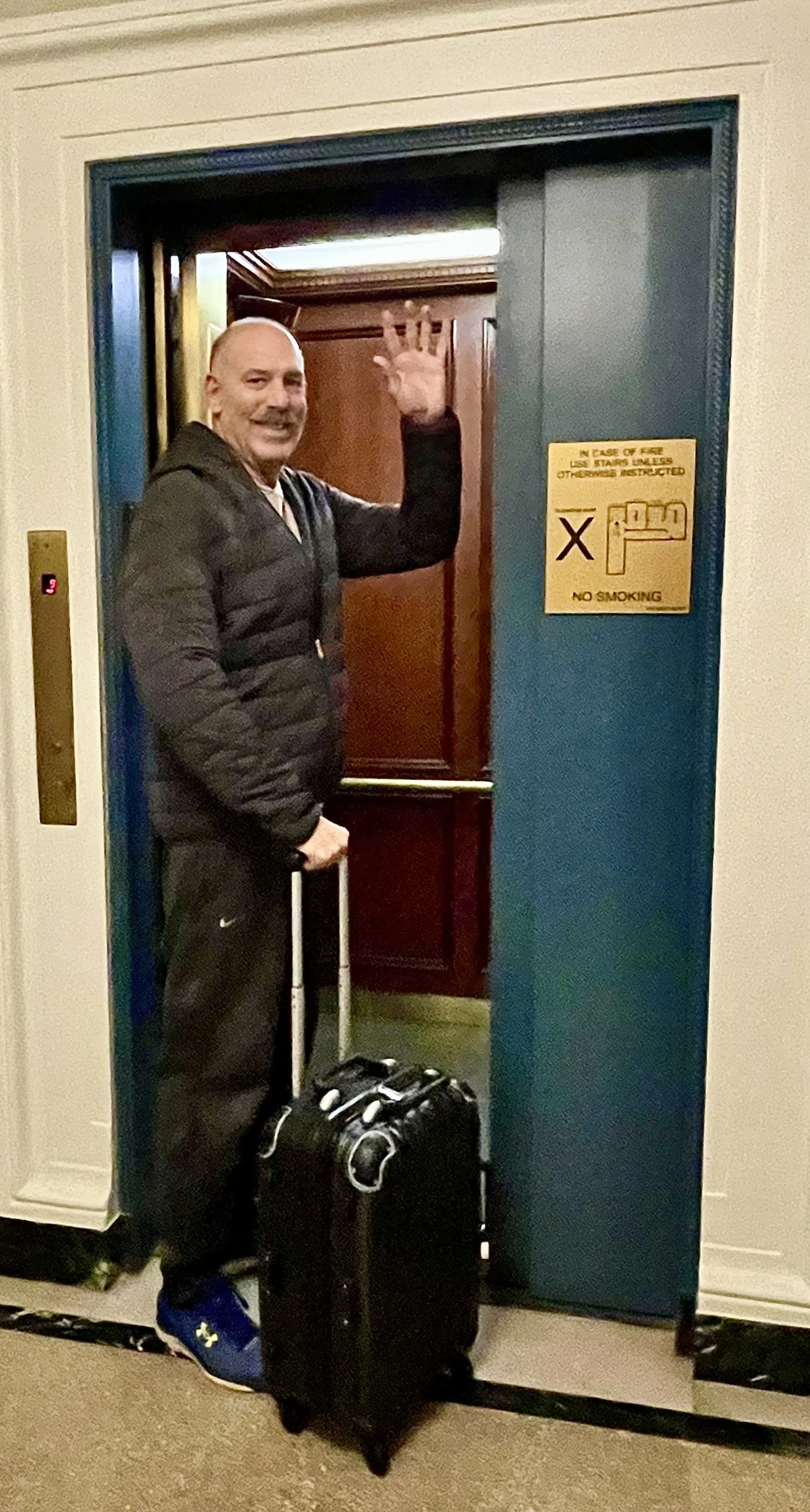 The Best Gift for a Traveling Wine Lover: VinGardeValise Piccolo