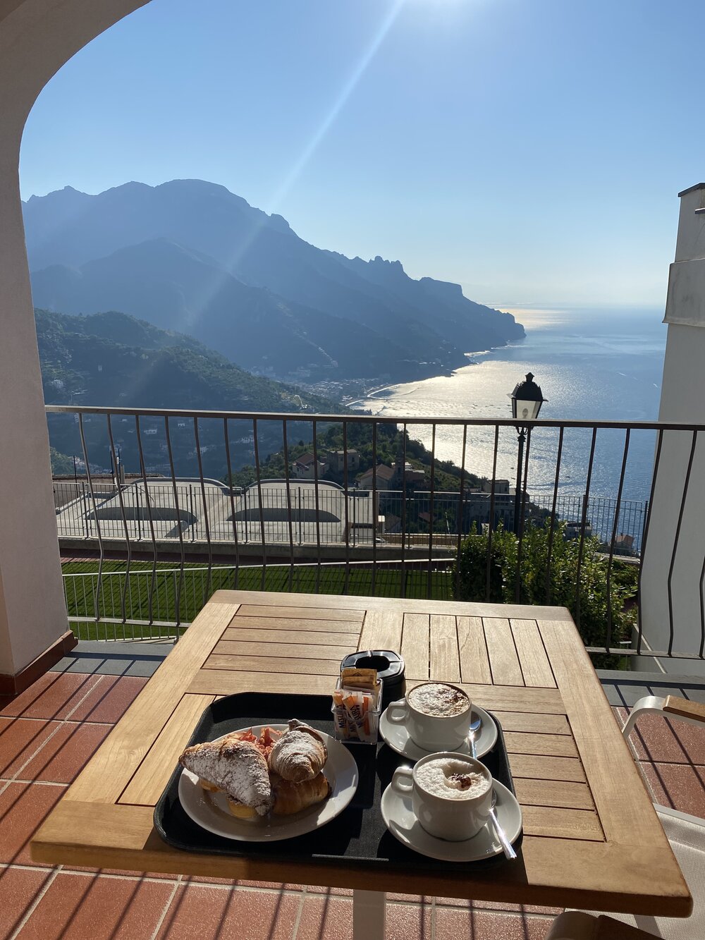 ravello breakfast .jpg