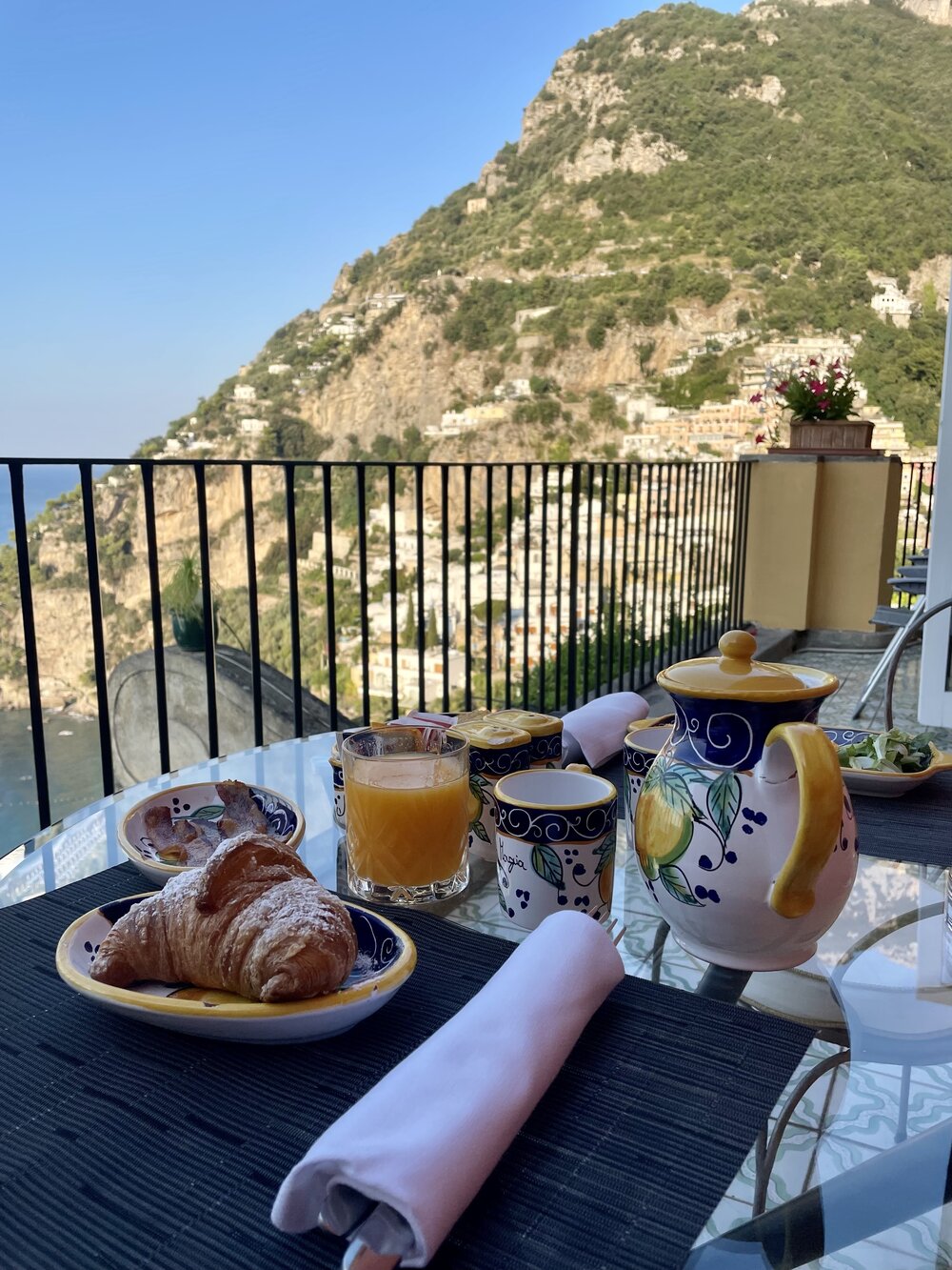 positano villa magia breakfast.jpg