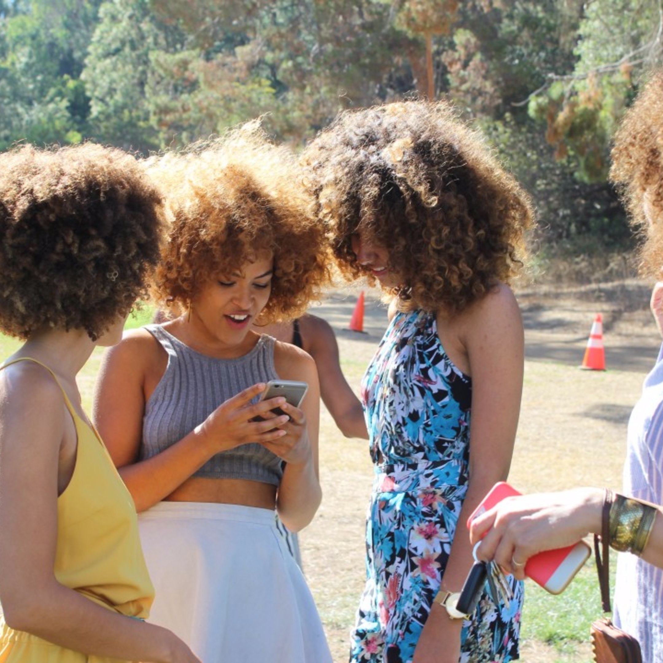 natural hair women.png