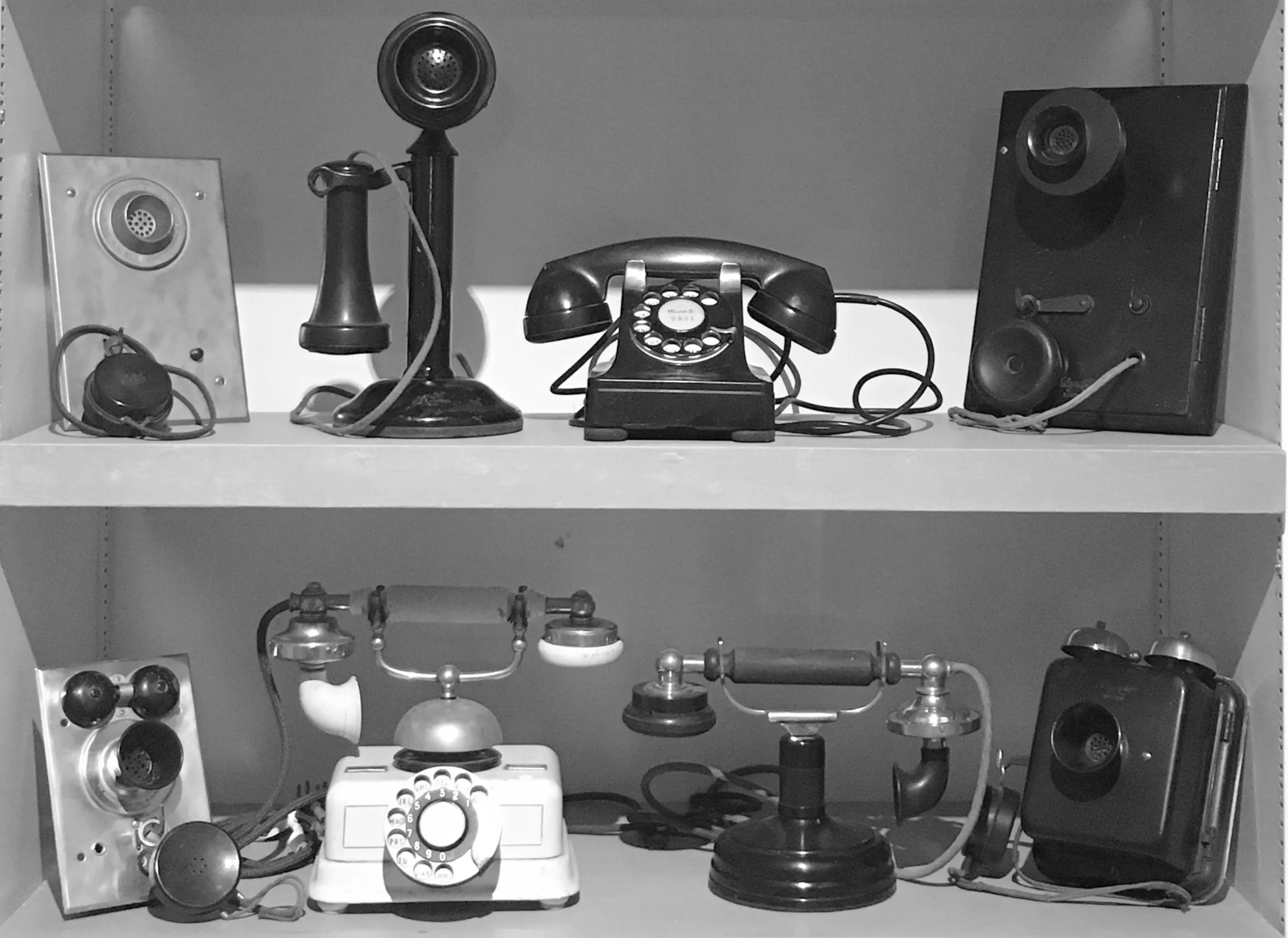phonepicblackandwhite2.jpg