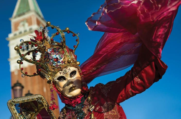 Photography: Yen Baet / CarnevalediVenezia–with Florine Houée