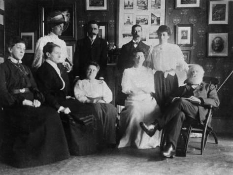 opening-of-julia-s-bureau-with-w-t-stead-and-staff_a-G-12762556-14258389.jpg