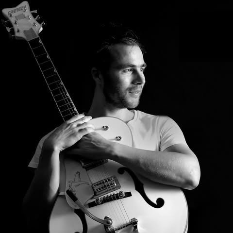 Live Music Ft. Chris Phoenix