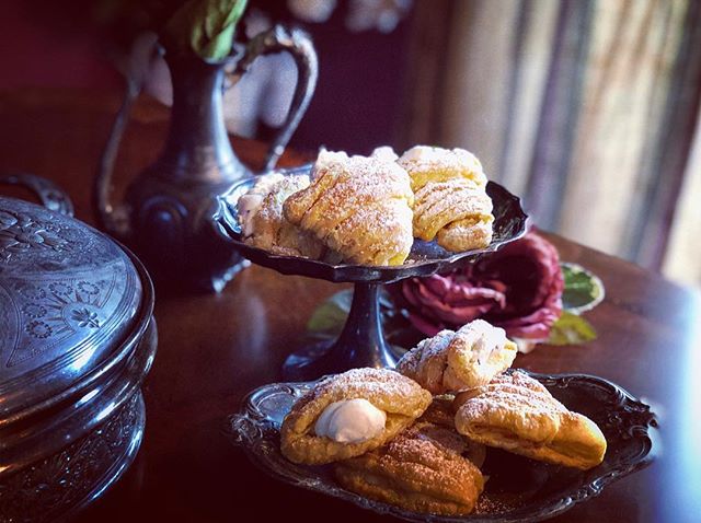 A little late to my website but head on over to DefinitelyDelish.com and try my shortcut to delicious &ldquo;Italian Sfogliatelle Pastries&rdquo;
-
They&rsquo;re a little work to create but so worth the effort, whether baked with the authentic style 