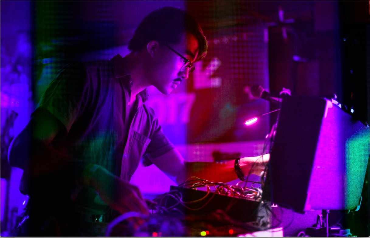 Curved Light at Hotel Vegas 03/16/27. Photo by ESSENTIALS 