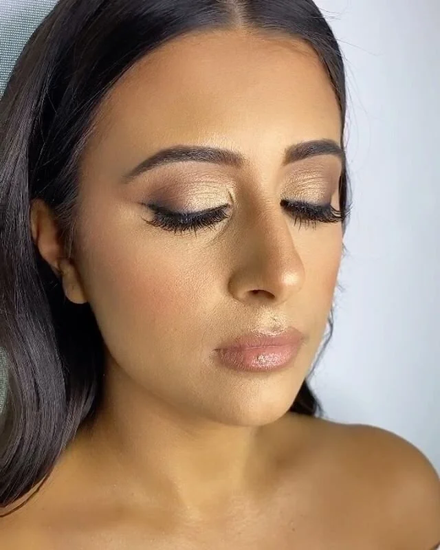 My gosh! How much I love this makeup, and how much fun I had with this family the other week! Love a bronze eye🌼💚 Makeup by me for @fancyfaceinc