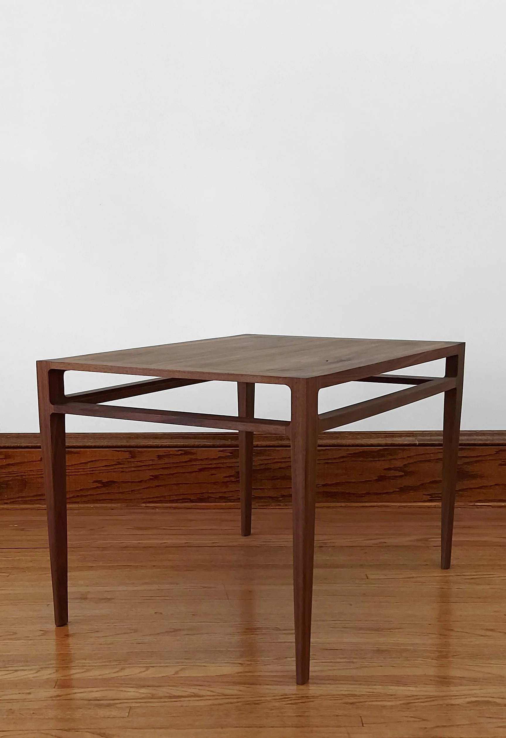   MB17 - End Table  &nbsp;&nbsp;&nbsp; 2024 &nbsp;&nbsp;&nbsp;600 x 800 x 550mm Ontario walnut 