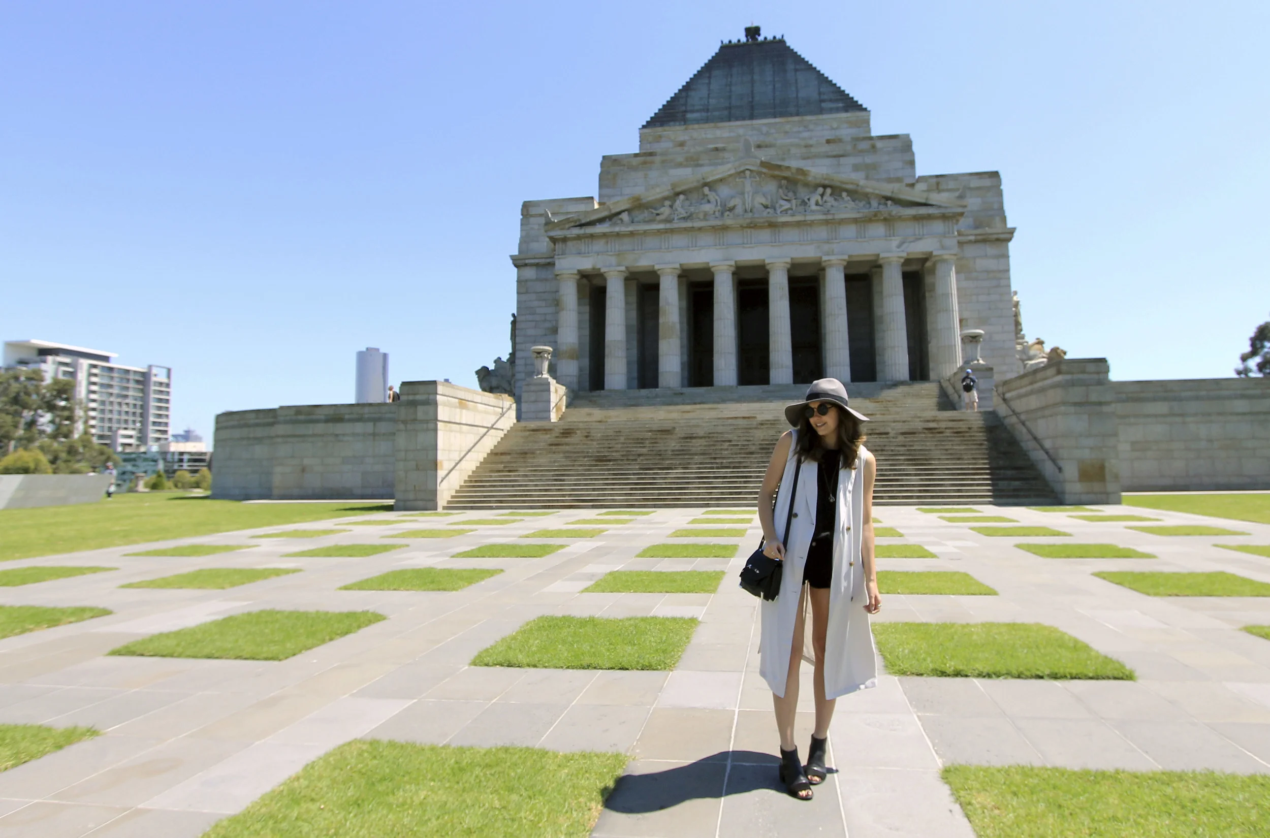 shrine-of-rememberance-melbourne-tourist-style.jpg