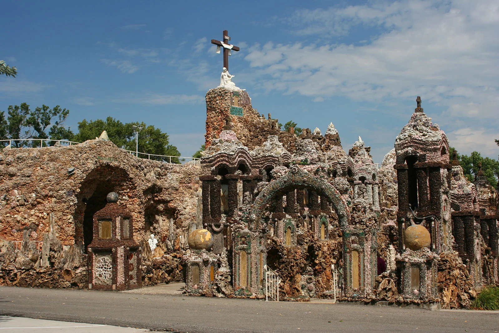 Grotto_of_the_Redemption_South.jpg