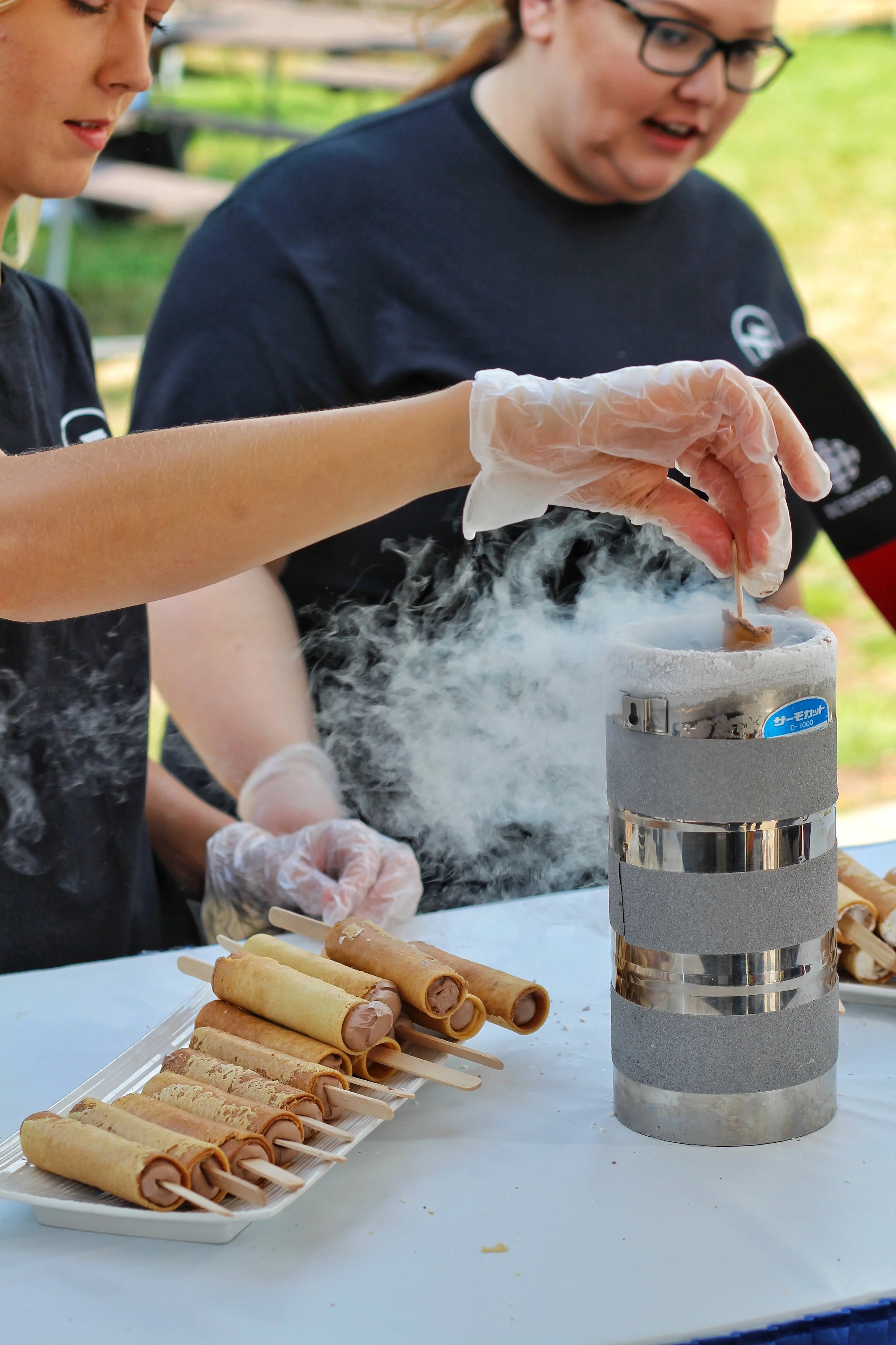 Ice-cream crepe combined with liquid nitrogen.