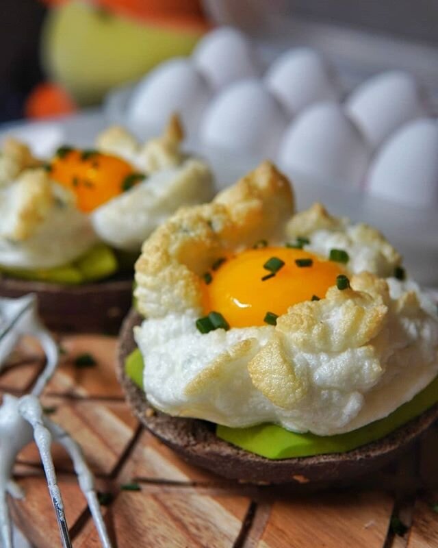 Time to jazz up your breakfast and bring some sunshine into your home! These super easy and fun &quot;Cloud Eggs&quot; is a great way to switch up the ordinary eggs and toast routine with this @foodnetworkca recipe.

RECIPE

Ingredients:
_
✅ 4 large 