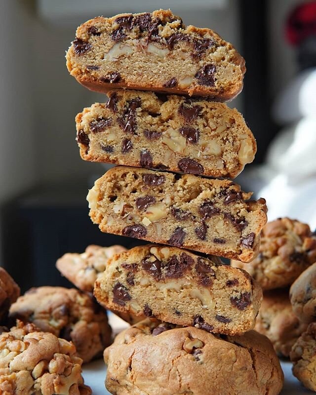 First attempt at recreating the famous NYC &quot;@levainbakery Chocolate Chip Crush Cookies&quot; at home! Make them big, real big!

This recipe calls for half all purpose flour and half cake flour which I think is where this cookie can get it's gian