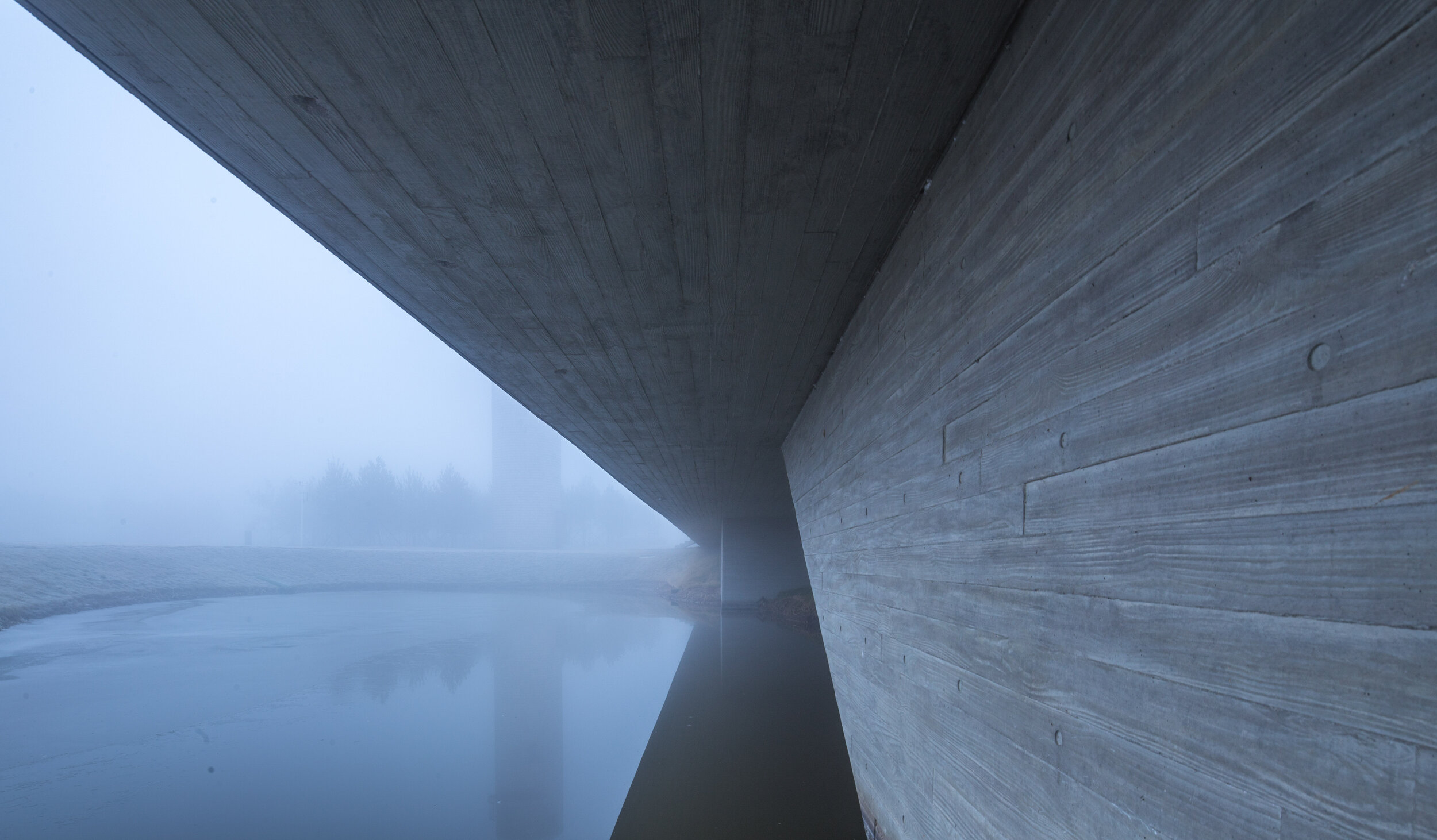 26. 景观廊底部 ©赵奕龙 Underneath Bridge House ©Zhao Yilong.jpg