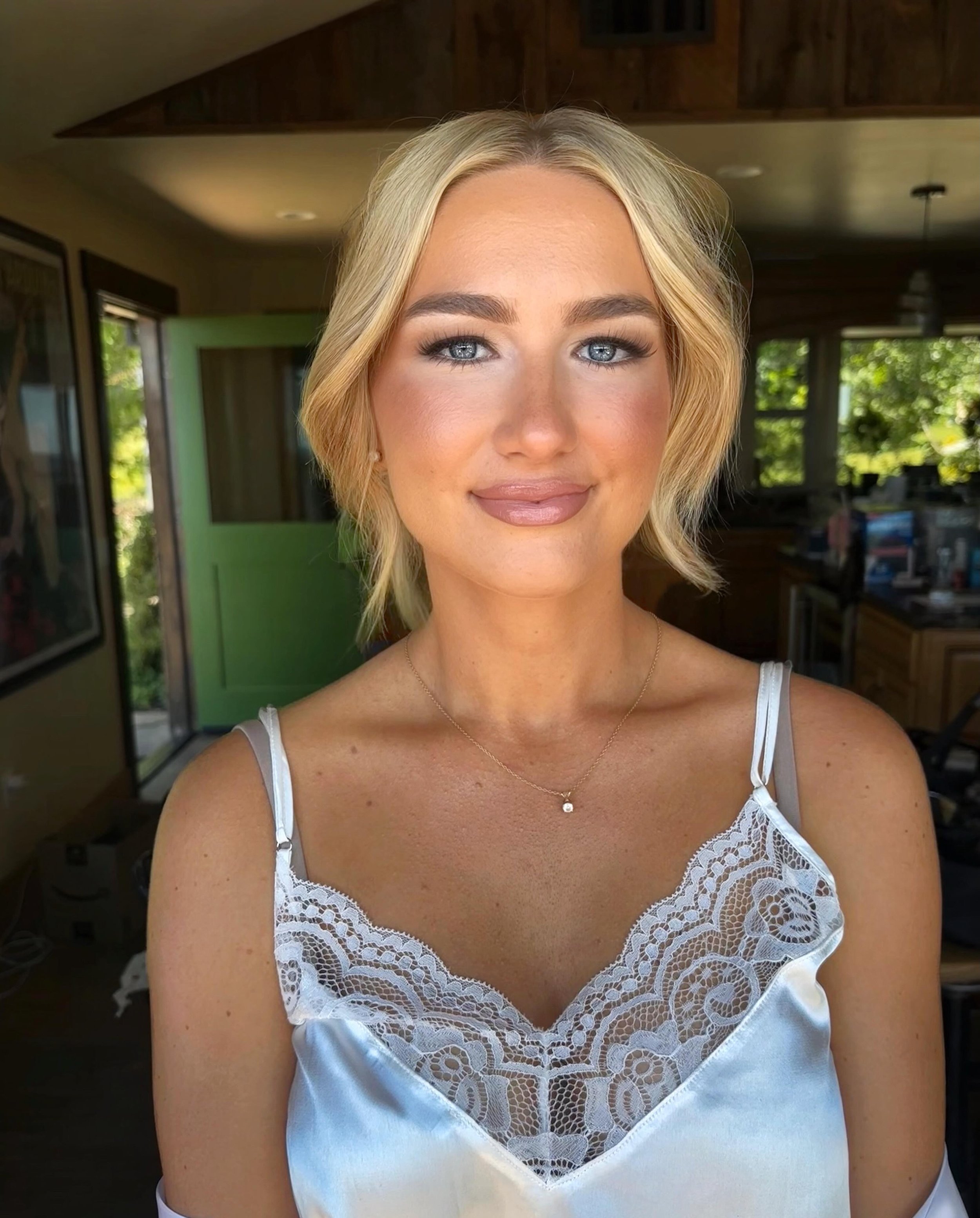 Sun-kissed and bright for this beauties big day