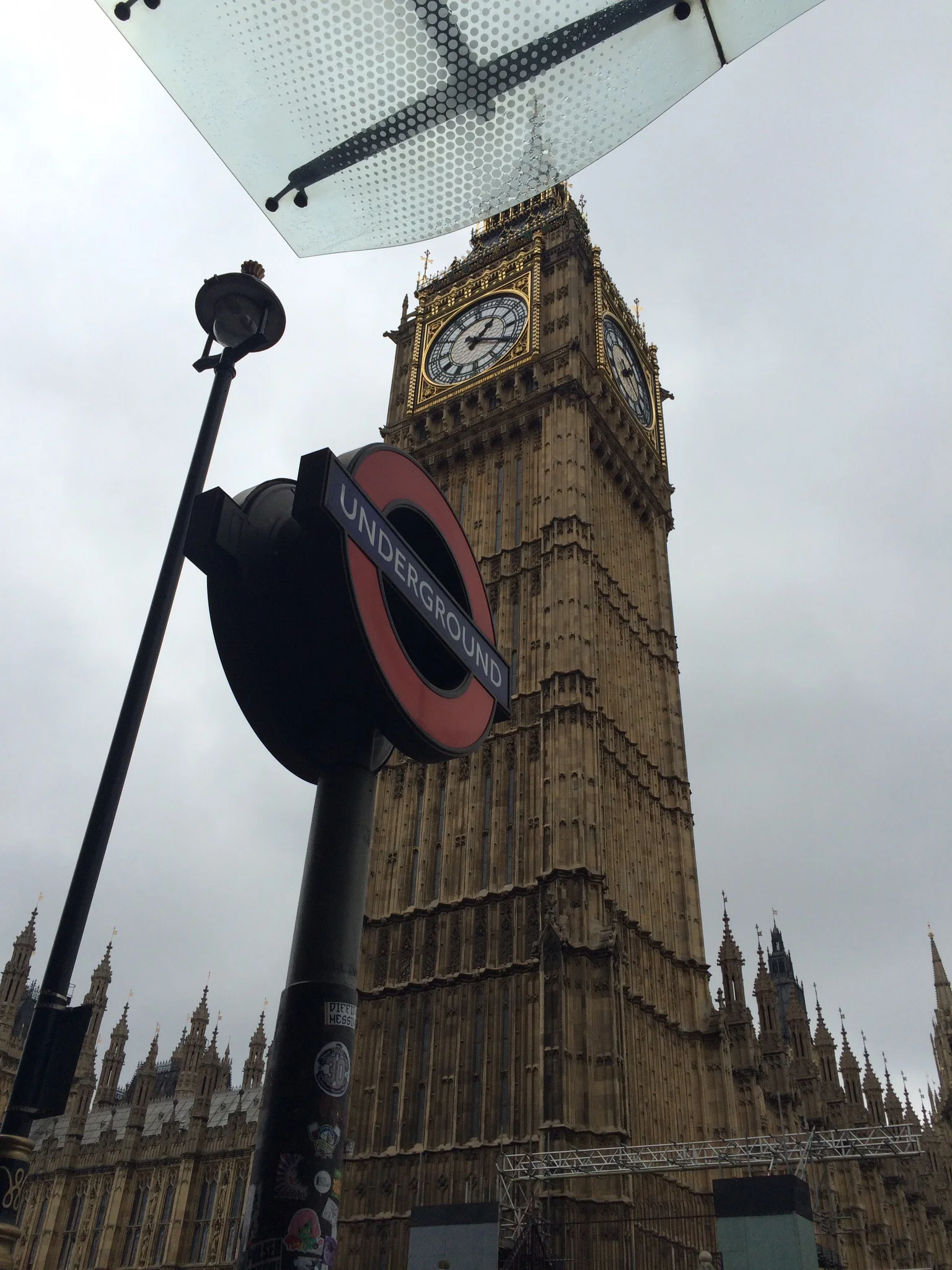 What a quintessential London picture.