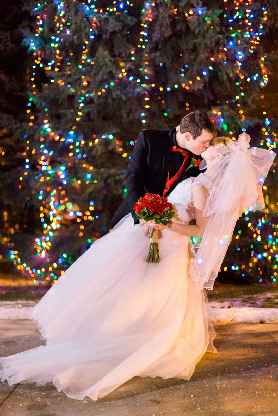 Ohio Christmas Wedding by Cleveland Wedding Photographer Matt Erickson Photography