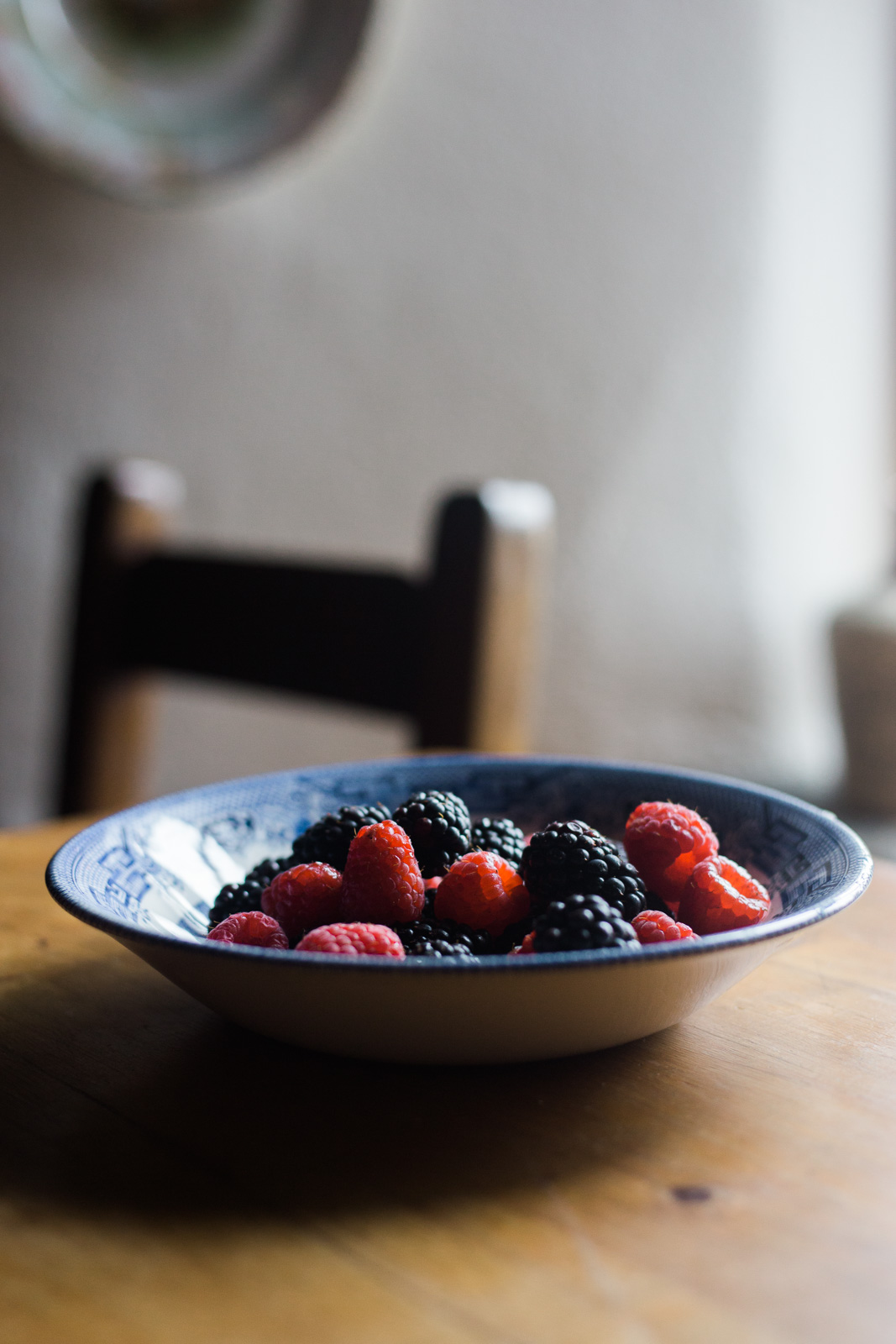 Berries in an Irish Cottage by Cleveland Wedding Photographer Matt Erickson Photography