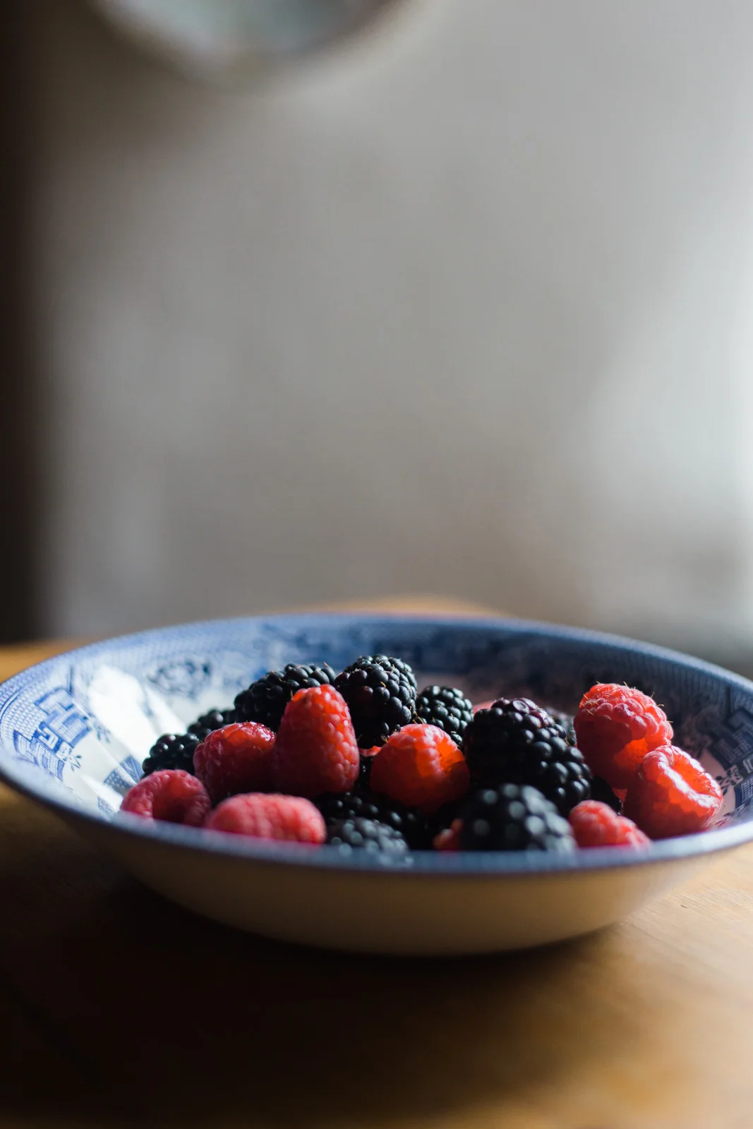 Berries in an Irish Cottage by Cleveland Wedding Photographer Matt Erickson Photography