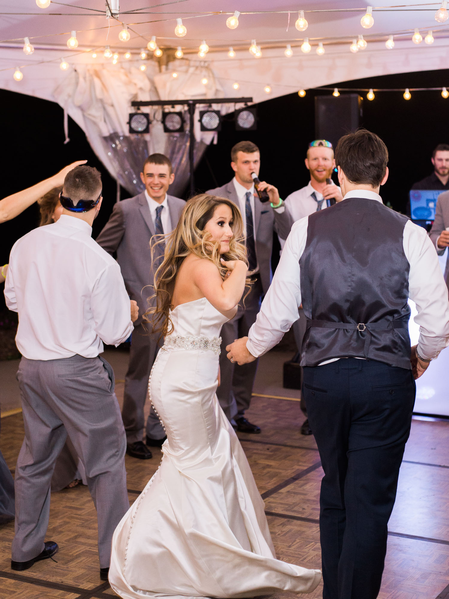 Romantic and Fun Wooster Inn Wedding by Cleveland Wedding Photographer Matt Erickson Photography