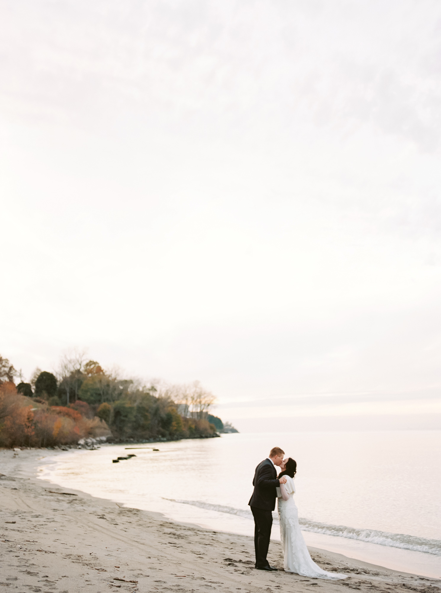 Lakeside Wedding by Cleveland Wedding Photographer Matt Erickson Photography