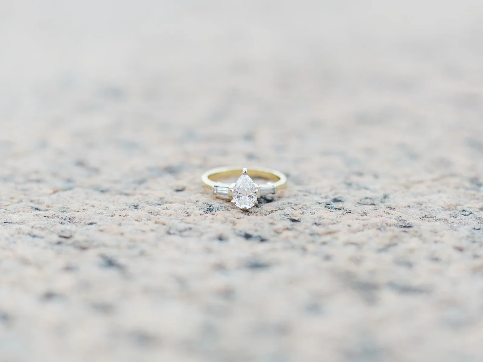 fall-downtown-canton-engagement-photo-ideas-matt-erickson-photography-16.jpg