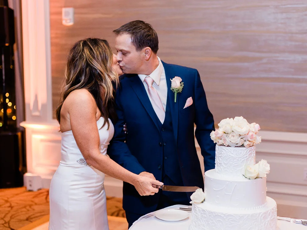 ritz-carlton-luxury-cleveland-wedding-photos-by-matt-erickson-photography-51.jpg
