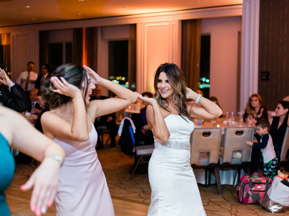 ritz-carlton-luxury-cleveland-wedding-photos-by-matt-erickson-photography-58.jpg
