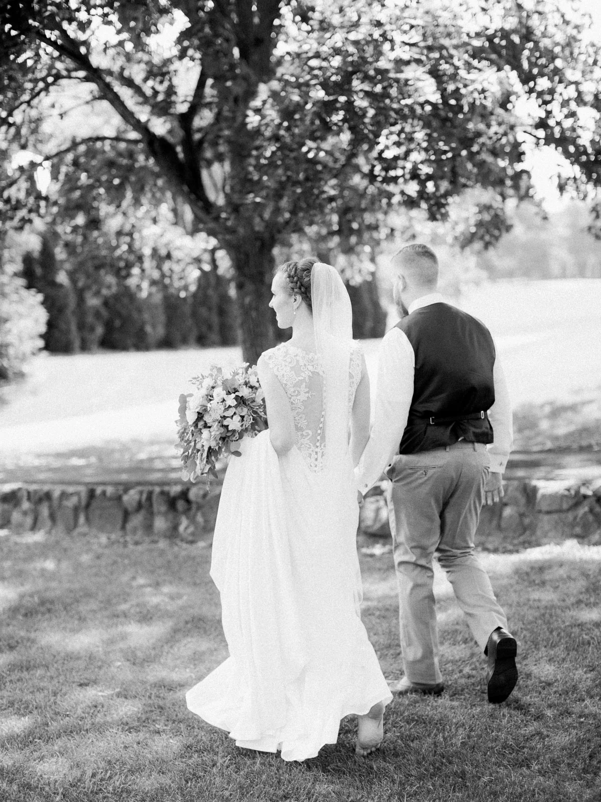 Romantic Summer Wedding in Ashland Ohio-34.jpg