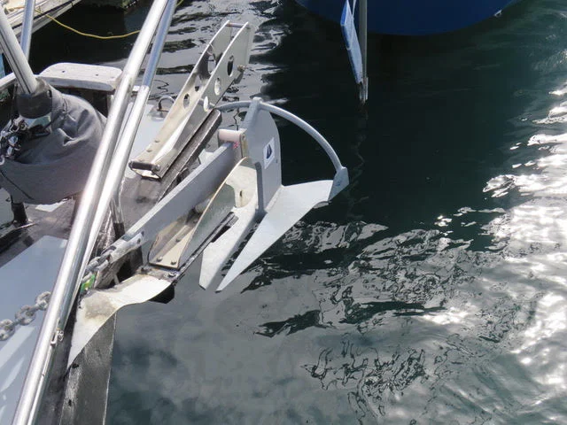 Knox anchor on a dual bow roller