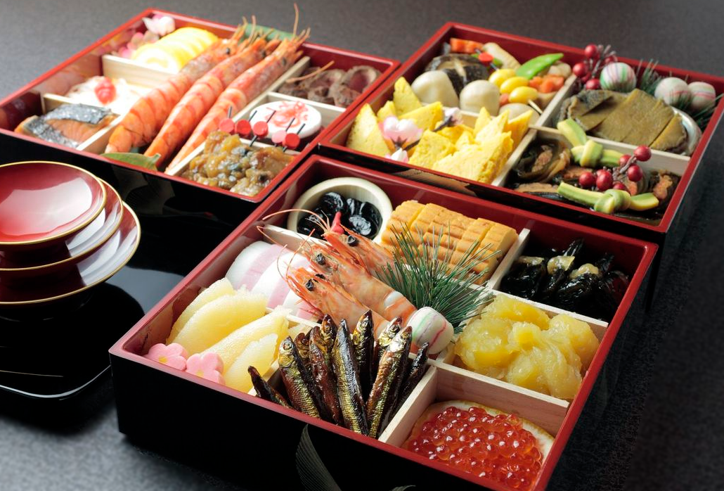 Osechi ryôri お節料理 , le repas traditionnel familial de Nouvel An, pour saluer les déités de l'année, appeler la bonne fortune, une bonne santé et la longévité.. - photo courtesy & copyright © Toyo Keizai