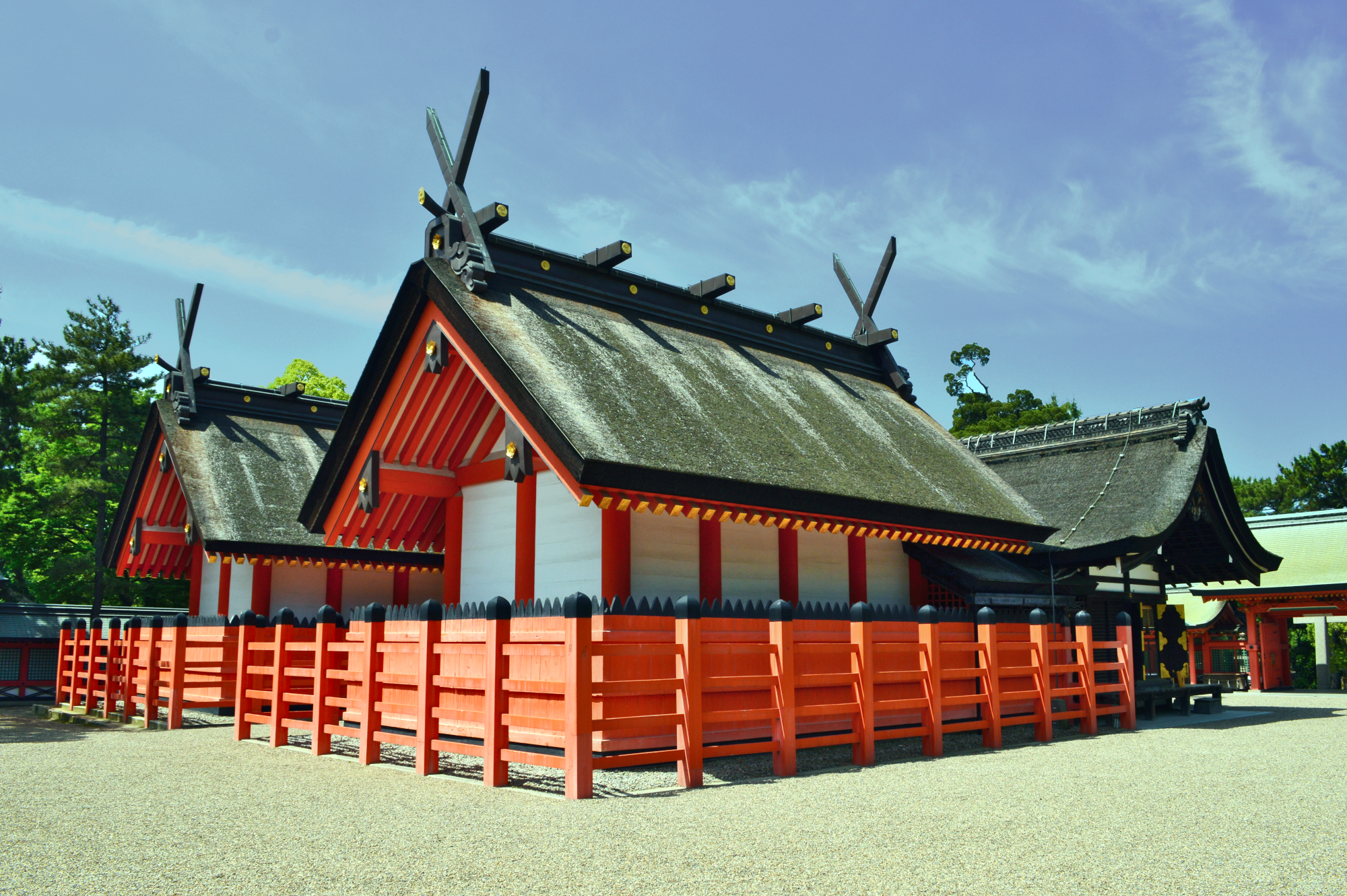 Le Honden. Trésor National. A gauche l’abri de la déesse Jingu.