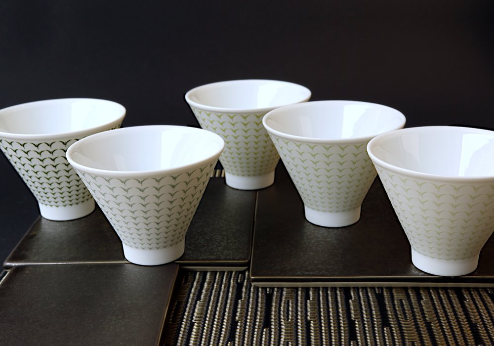 Tasses en porcelaine à décor sous glaçure de Mino — Aux Mille Pins - Thés  du Japon