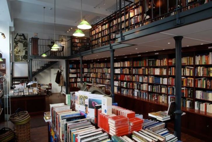 via Atlantisz Bookshop