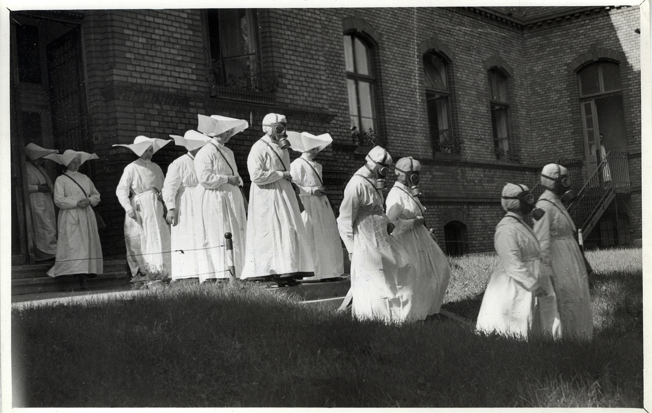 Civil Defense Drill, 1940, Dezső Orelly, collection of the Kiscelli Museum