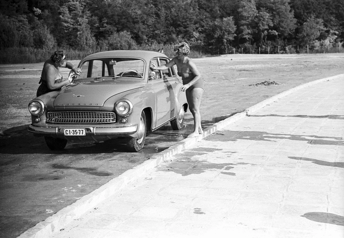 Fotó: Strand. Balatonakarattya, Magyarország, 1964. © Fortepan / Lencse Zoltán
