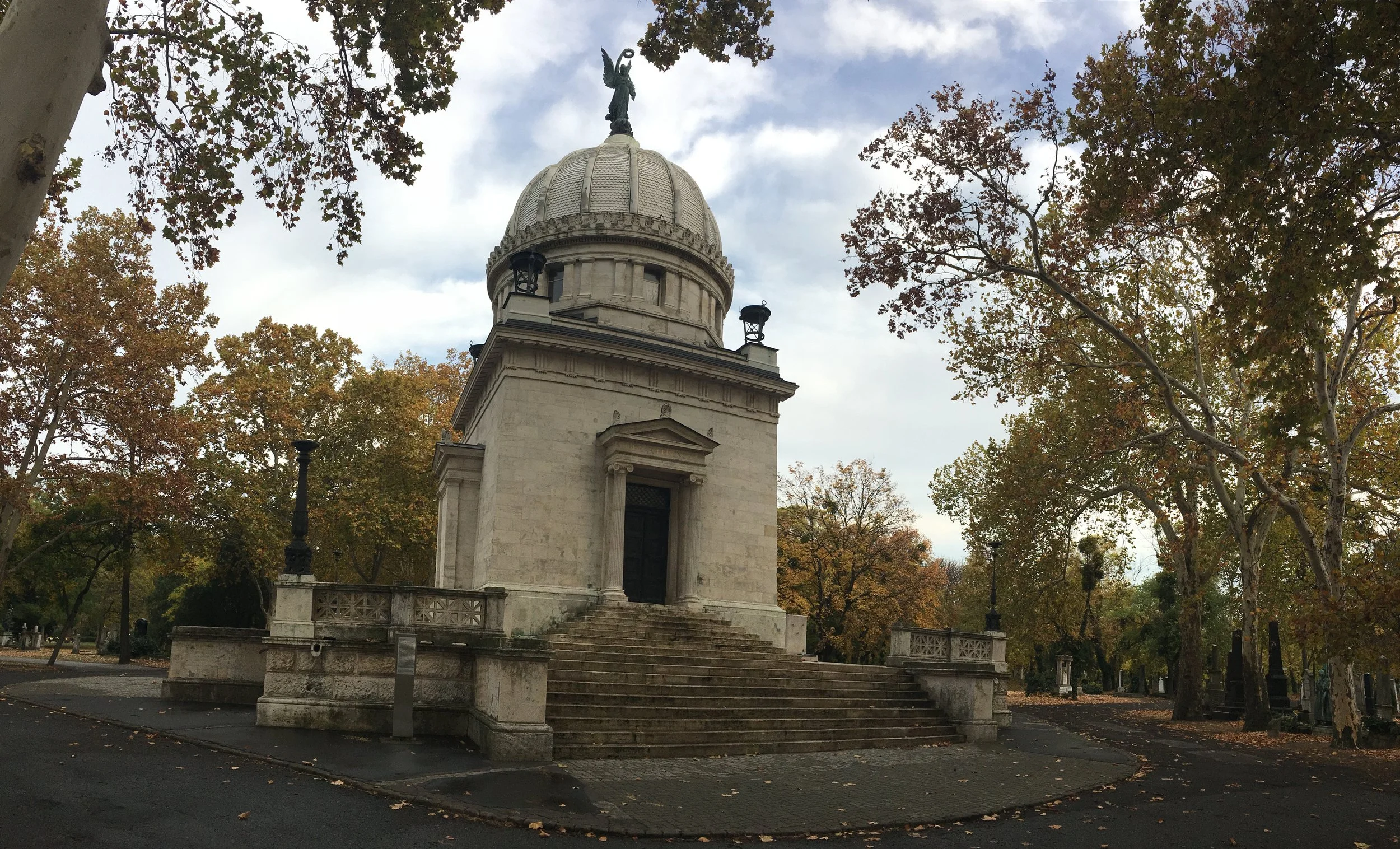 Ferenc Déak’s tomb via Wikipedia Commons
